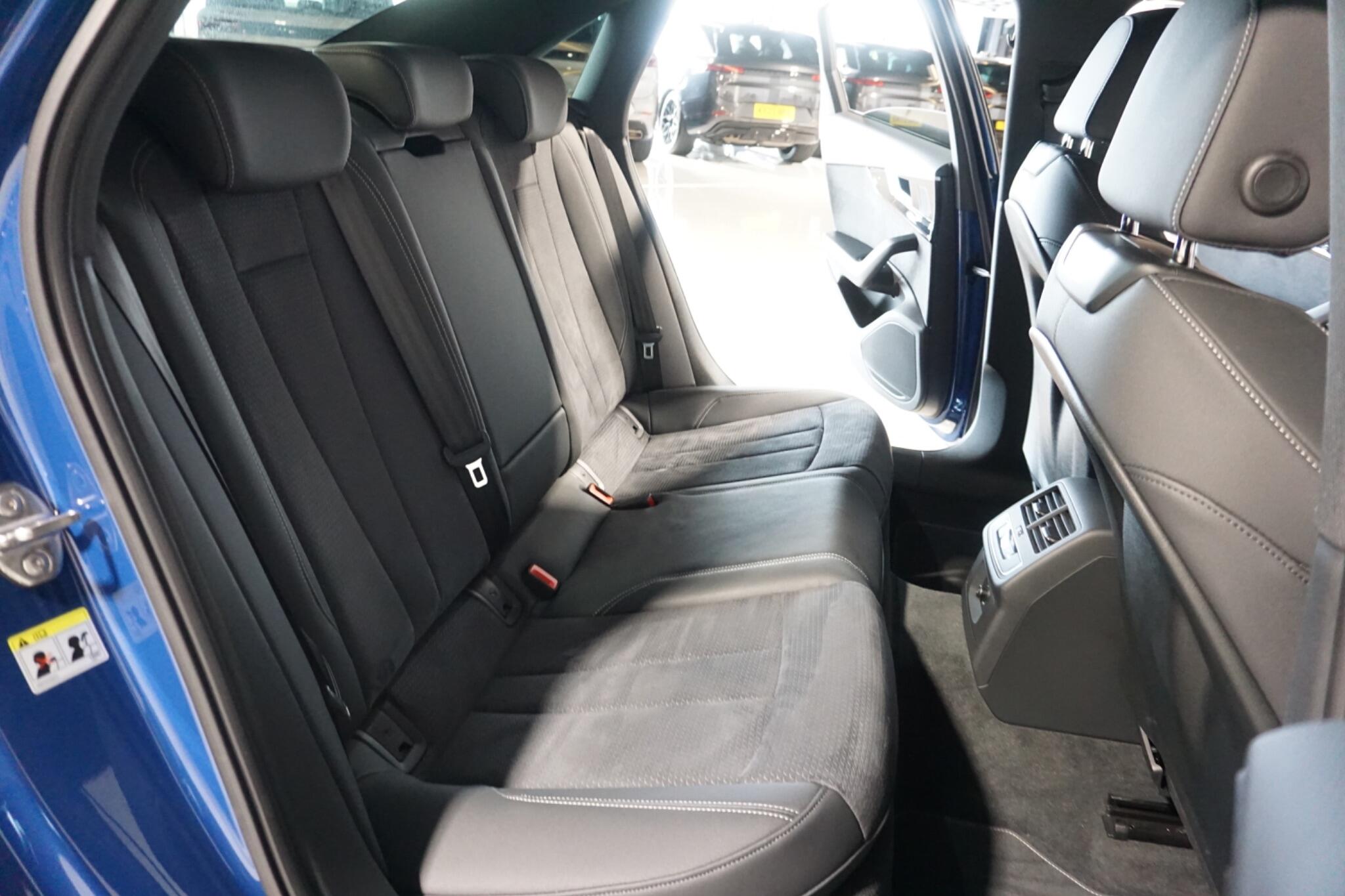 Audi A4 2.0 TDI 40 Black Edition Saloon 4dr Diesel S Tronic quattro Euro 6 (s/s) (204 ps)